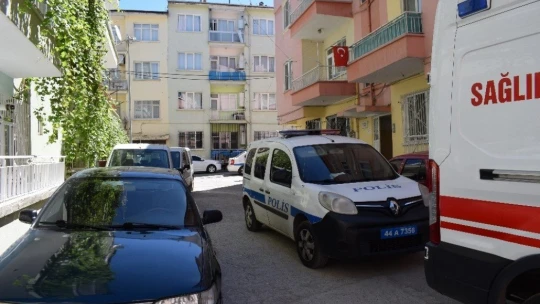 Balkondan düşen genç kız hayatını kaybetti