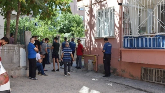 Balkondan düşen genç kız hayatını kaybetti
