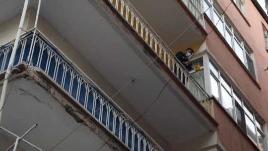 Malatya'da balkondan düşen kadın ağır yaralandı
