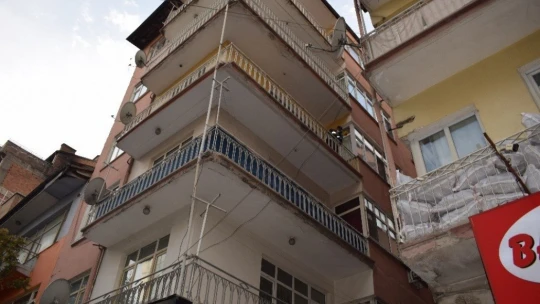 Malatya'da balkondan düşen kadın ağır yaralandı