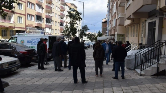 Balkondan düşen kadın hayatını kaybetti