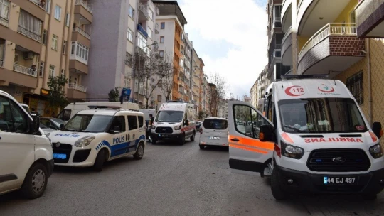 Balkondan düşen kadın hayatını kaybetti
