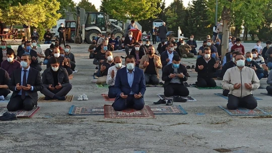 Malatya'da bayram namazında camiler doldu