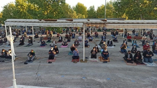 Malatya'da bayram namazında camiler doldu