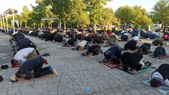Malatya'da bayram namazında camiler doldu