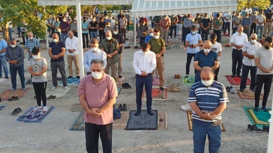 Malatya'da bayram namazında camiler doldu