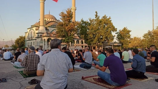 Malatya'da bayram namazında camiler doldu