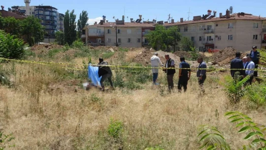 Malatya'da bir kişi boş arazide ölü bulundu