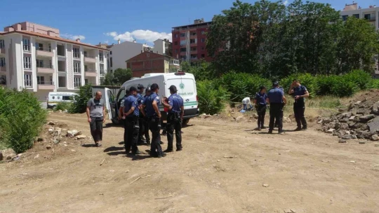 Malatya'da bir kişi boş arazide ölü bulundu