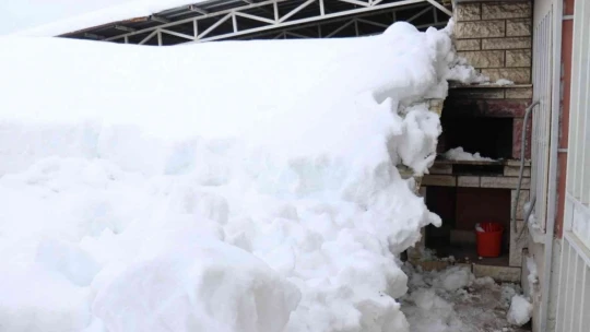 Malatya'da bir saat içerisinde üç ayrı noktada çatı çöktü