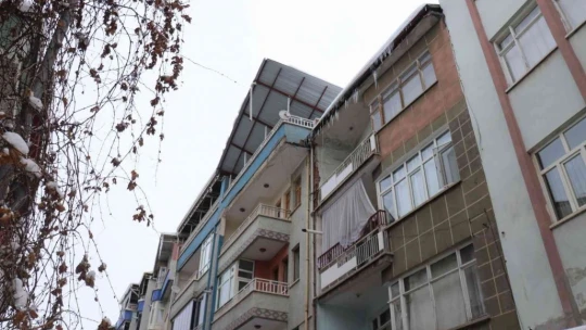 Malatya'da bir saat içerisinde üç ayrı noktada çatı çöktü