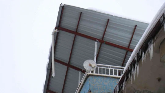 Malatya'da bir saat içerisinde üç ayrı noktada çatı çöktü