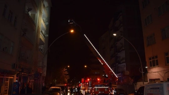 Malatya'da bir şahıs kendi evini yakıp kaçtı