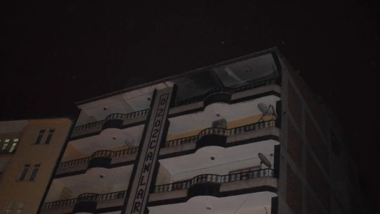 Malatya'da bir şahıs kendi evini yakıp kaçtı