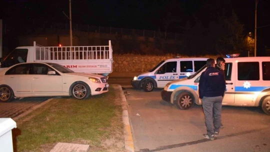 Malatya'da çarpışan 2 araç refüje çıktı