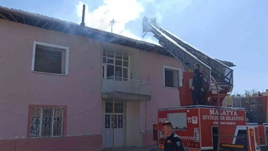Malatya'da çatı yangını
