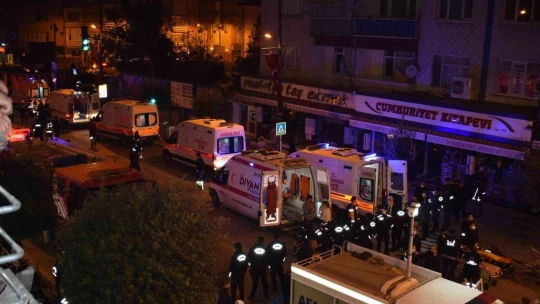 Çöken binada 14 kişi kurtarıldı