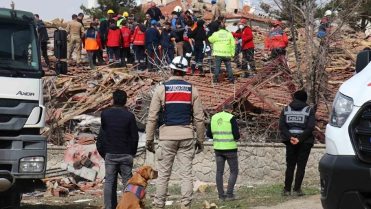 Malatya'da enkaz altında kalanları arama kurtarma çalışmaları sürüyor