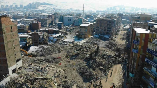 Malatya'da enkaz kaldırma çalışmaları havadan görüntülendi