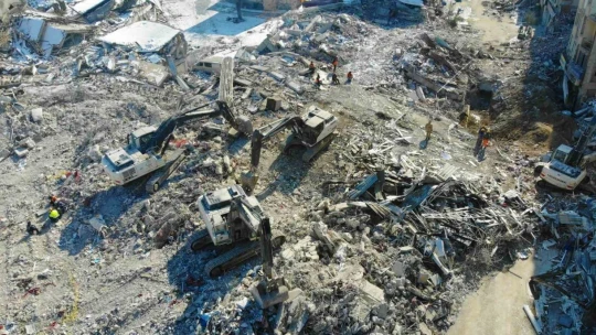 Malatya'da enkaz kaldırma çalışmaları havadan görüntülendi