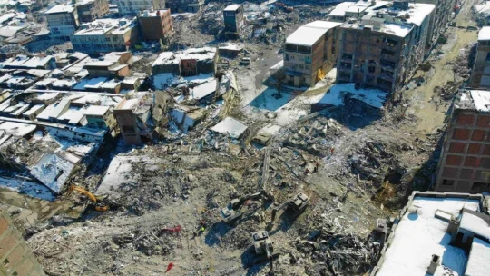 Malatya'da enkaz kaldırma çalışmaları havadan görüntülendi