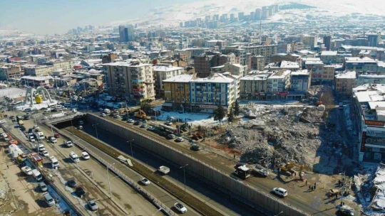Malatya'da enkaz kaldırma çalışmaları havadan görüntülendi