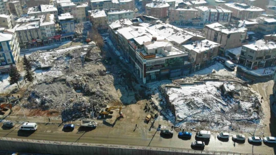 Malatya'da enkaz kaldırma çalışmaları havadan görüntülendi