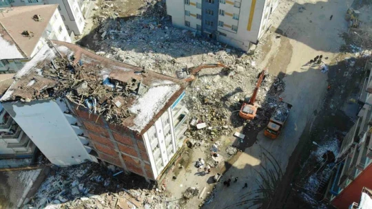 Malatya'da enkaz kaldırma çalışmaları havadan görüntülendi