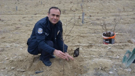 Şehit polisin anısına dikildi