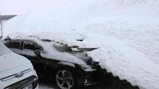Malatya'da Galericiler Sitesi'nin çatısı kardan çöktü