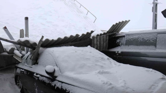 Malatya'da Galericiler Sitesi'nin çatısı kardan çöktü