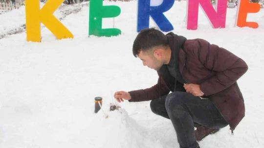 Malatya'da gençler karlı pekmezinin tadını çıkardı