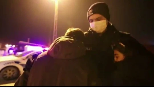 Polislere ailelerinden yeni yıl sürprizi