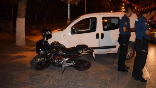 Malatya'da hafif ticari araçla çarpışan motosiklet sürücüsü yaralandı
