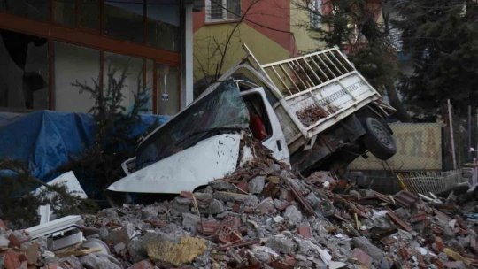 Malatya'da iki noktada arama kurtarma çalışması devam ediyor