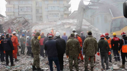 Malatya'da iki noktada arama kurtarma çalışması devam ediyor