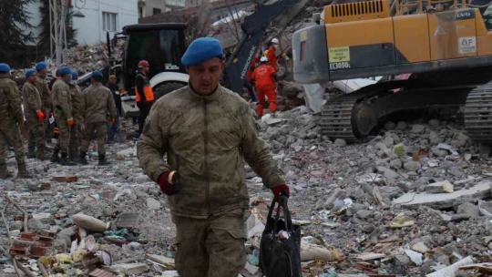 Malatya'da iki noktada arama kurtarma çalışması devam ediyor