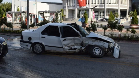 Malatya'da iki otomobil çarpıştı: 1 yaralı