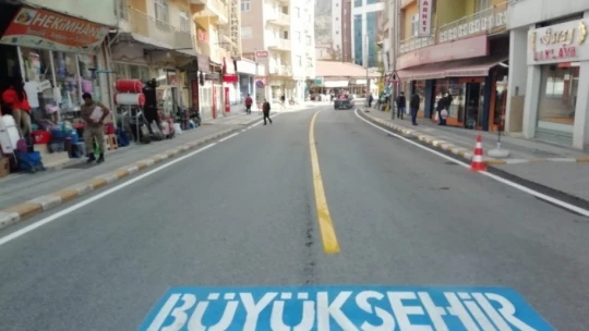 Malatya'da ilçe yolları işaretlemelerle daha güvenli hale geliyor
