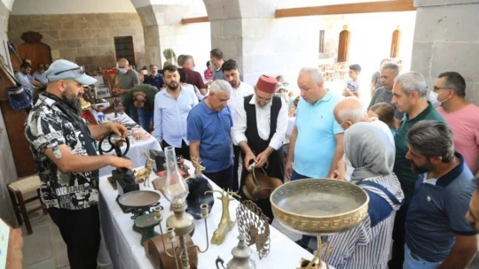 Malatya'da ilk antika pazarı Kervansaray'da açıldı