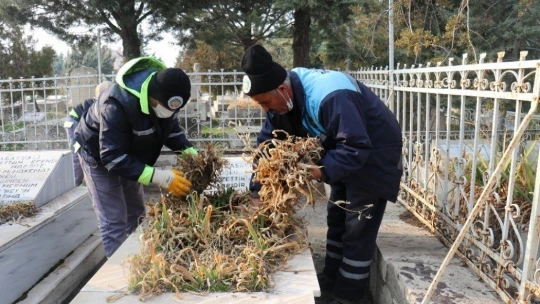 Malatya'da İnönü ve Özal ailelerinin mezarlarını yeniliyor