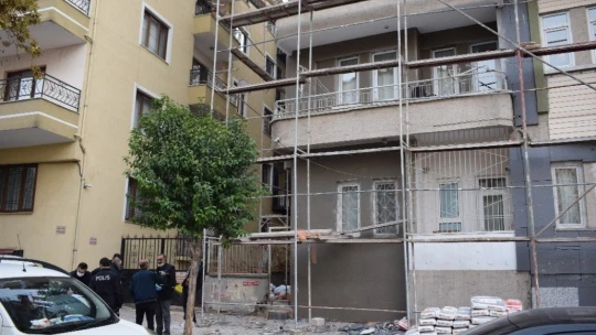 Malatya'da inşaat iskelesinden düşen işçi yaralandı