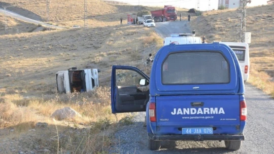 Malatya'da işçi servisi şarampole yuvarlandı: 12 yaralı