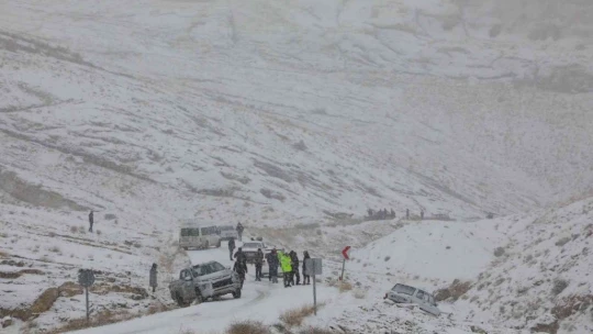 Malatya'da kar beraberinde kazaları getirdi