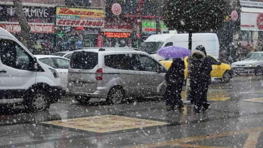 Malatya'da kar etkisini sürdürüyor