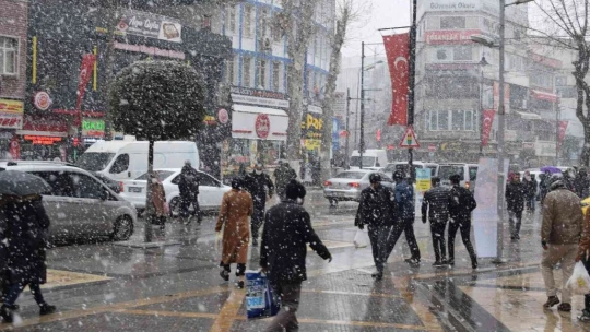 Malatya'da kar etkisini sürdürüyor