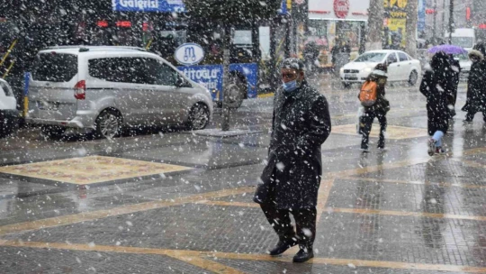 Malatya'da kar etkisini sürdürüyor