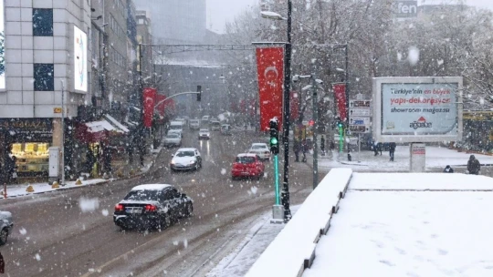 Malatya'da kar yağışı etkili oluyor