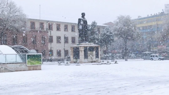 Malatya'da kar yağışı etkili oluyor