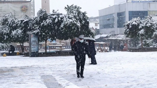 Malatya'da kar yağışı etkili oluyor
